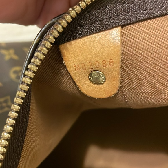 Louis Vuitton Keepall Bandoulière 55 - Picture 8 of 13